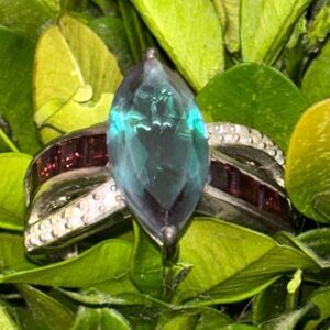 925 Silver & Green Tsavorite & Red Garnet tuxedo ring Sz 9,6.46g,16x7.5mm CZ